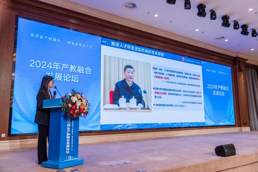 李利利.jpg