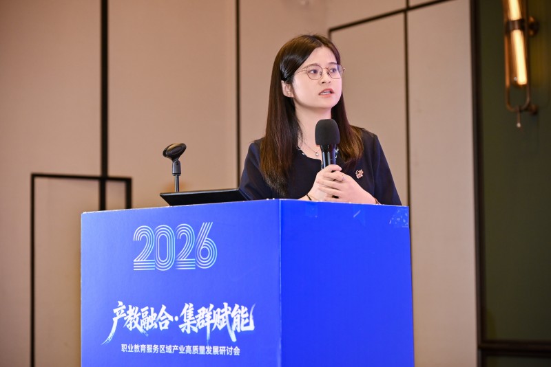 DZ5_2411.jpg